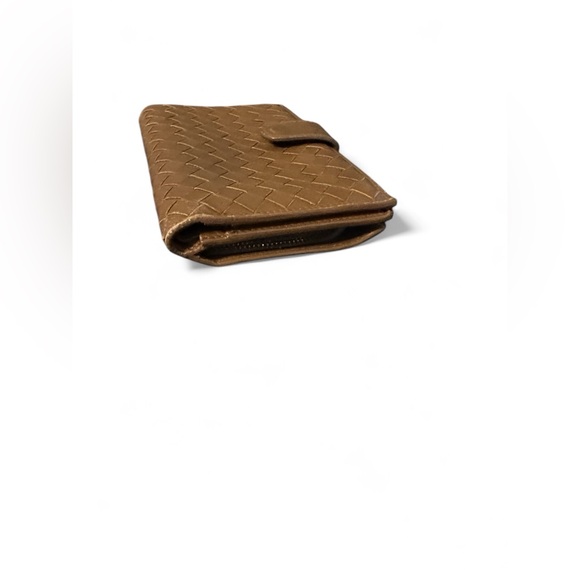 Authentic BOTTEGA VENETA Leather Passport Holder Bifold wallet in intrecciato - Picture 5 of 8